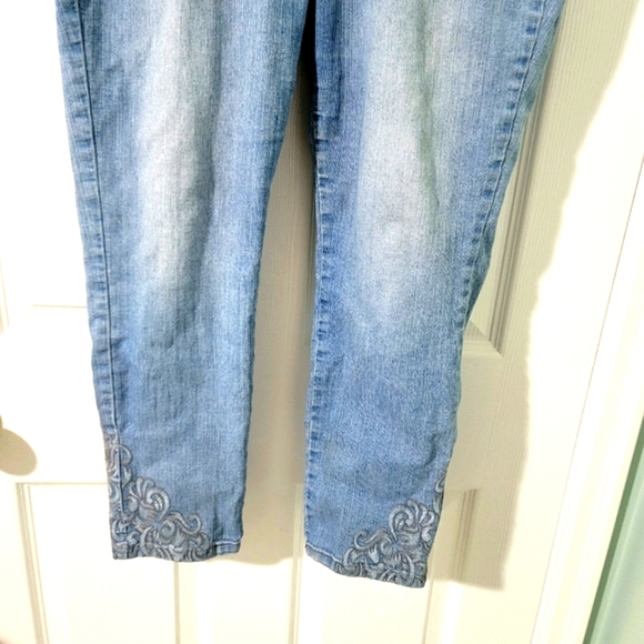 NYDJ Petite Ankle Women's Distressed Denim Jeans Size 8 - Picture 5 of 12